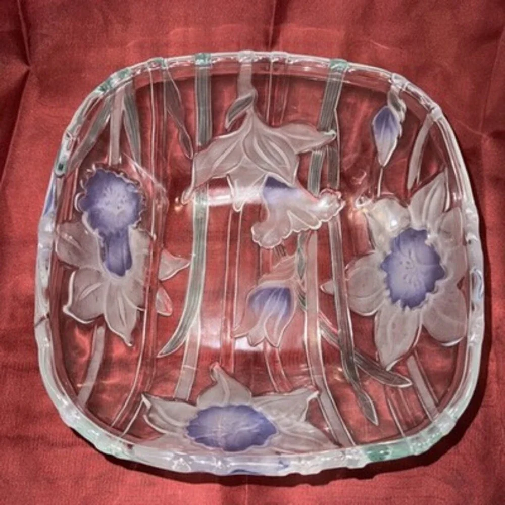Mikasa Square Daffodils bowl - 4.5” Depth.